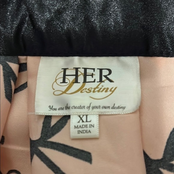 Elegant Black and Pink Skirt Bows Galore - Picture 10 of 10